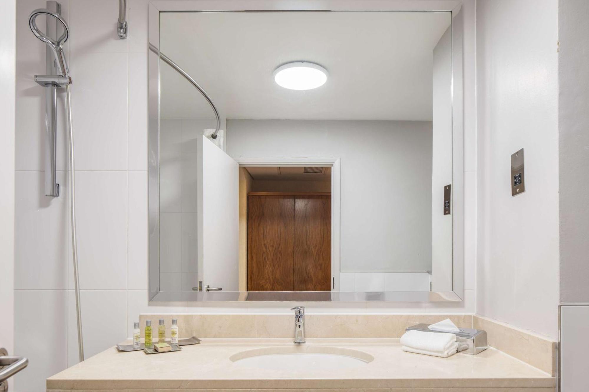 Orida Hotels Newbury Newbury  Buitenkant foto