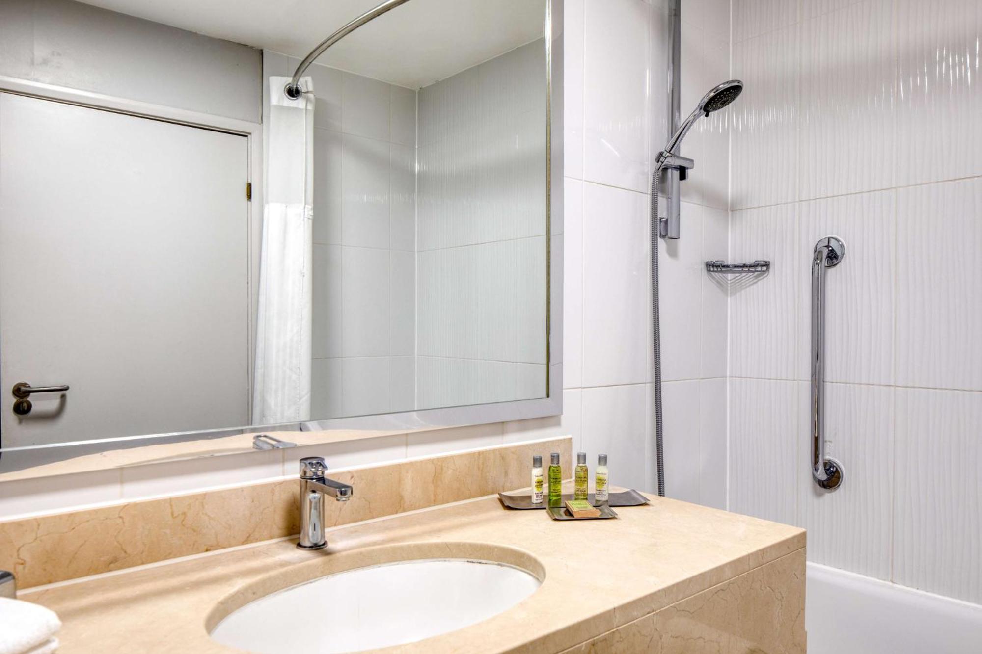 Orida Hotels Newbury Newbury  Buitenkant foto