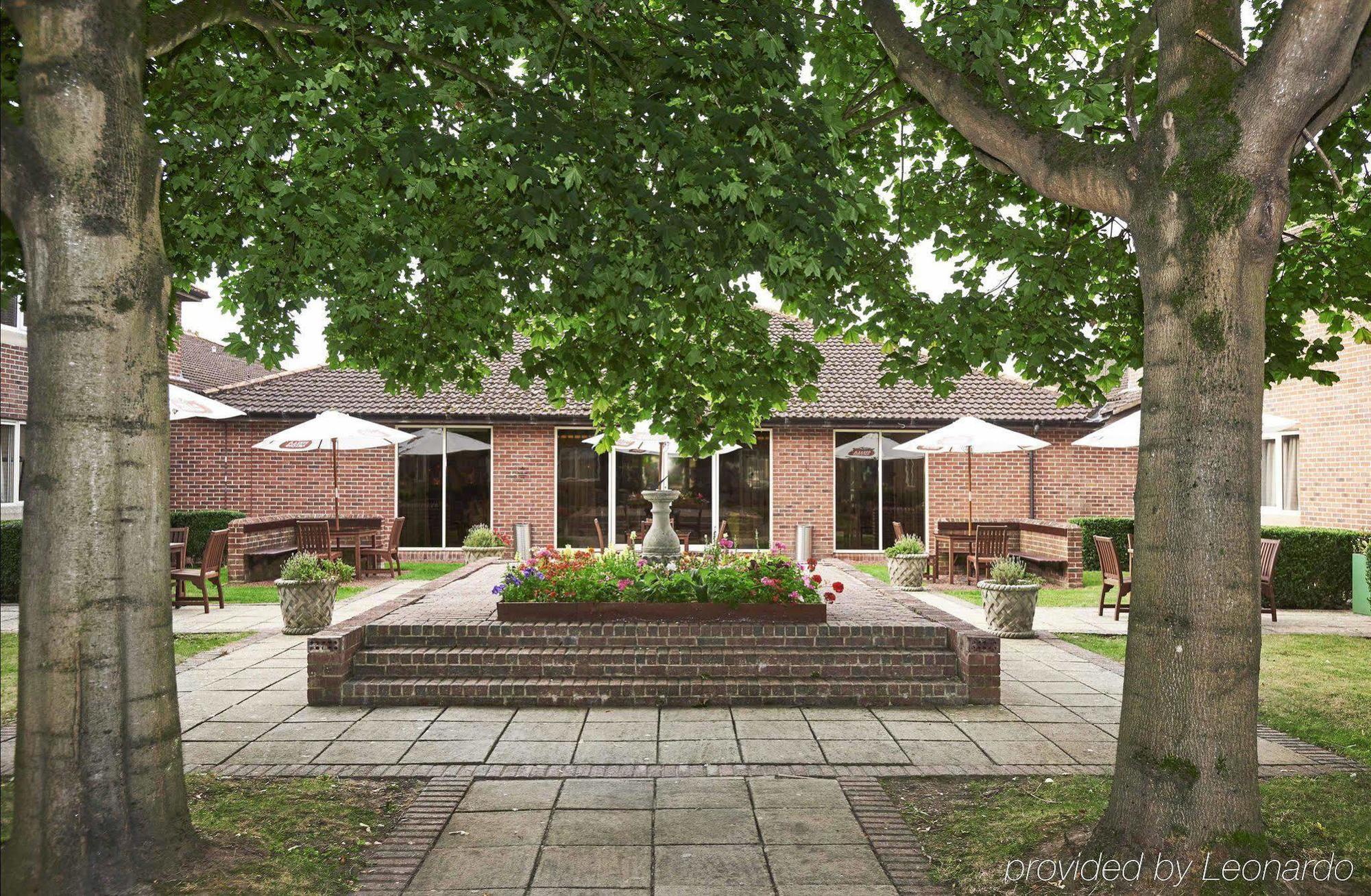 Orida Hotels Newbury Newbury  Buitenkant foto